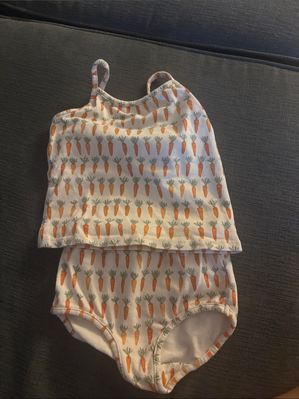 Alice + Ames Carrot Print Two-Piece Set - White and Orange size 4T runs small